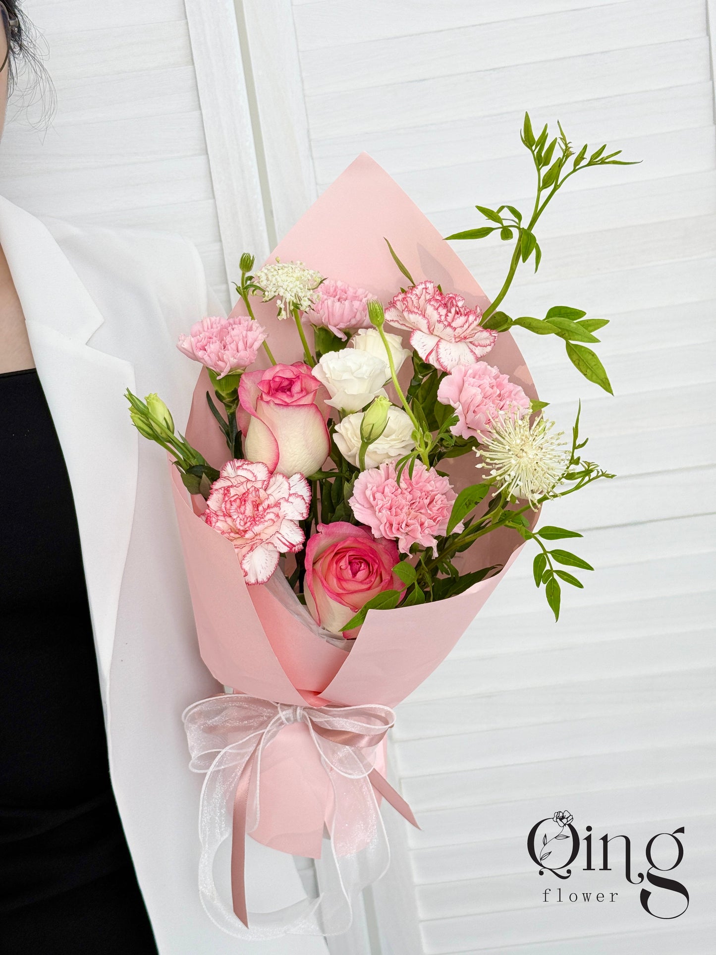 Blushing Garden Bouquet (HB 19)