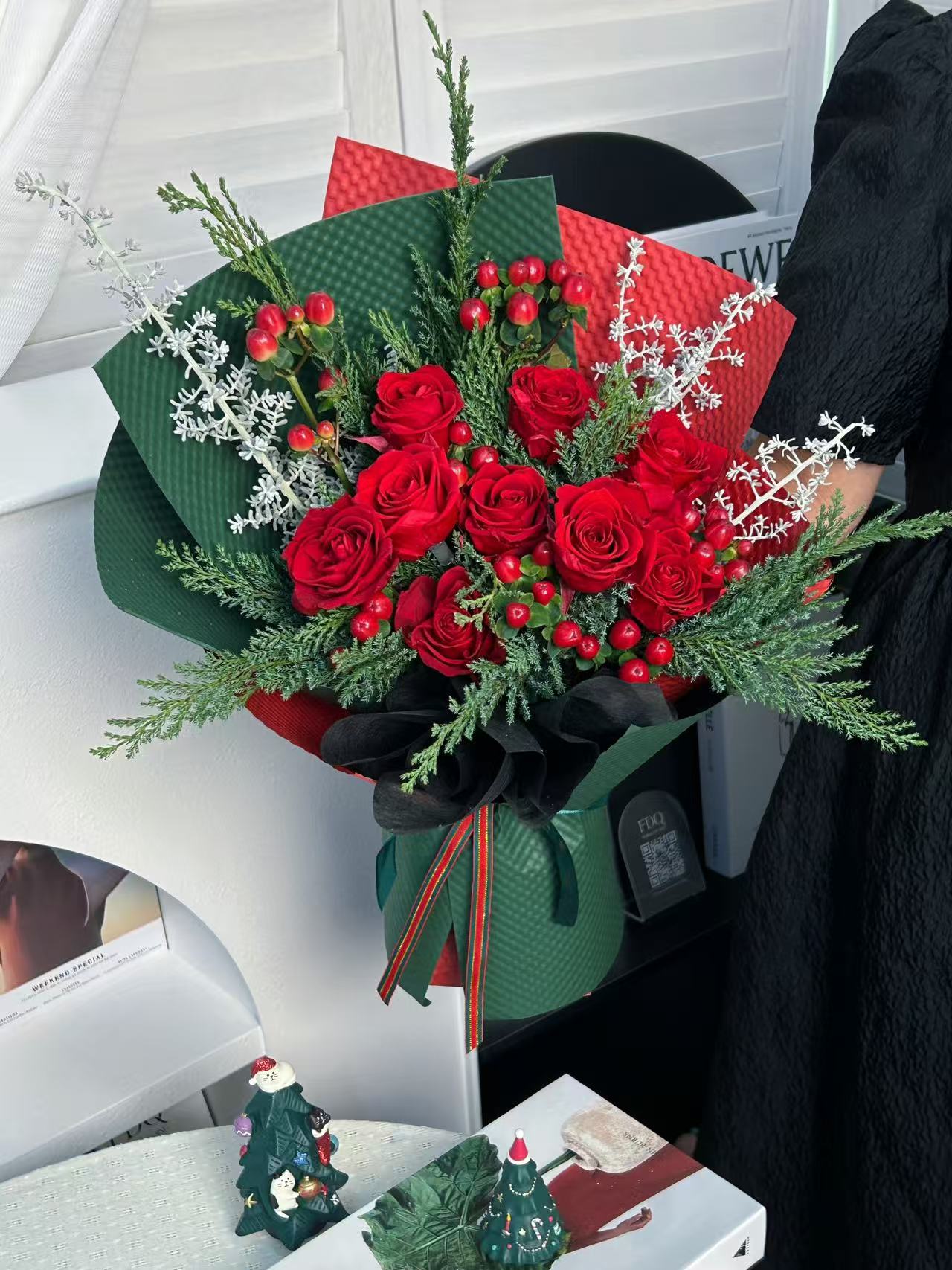 Classic Christmas Bouquet (HB 85)