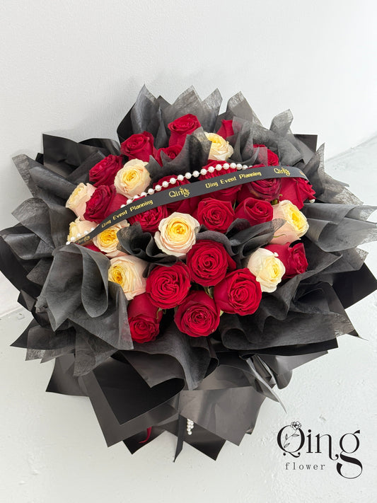 Scarlet Ivory Rose Bouquet (HB 21)