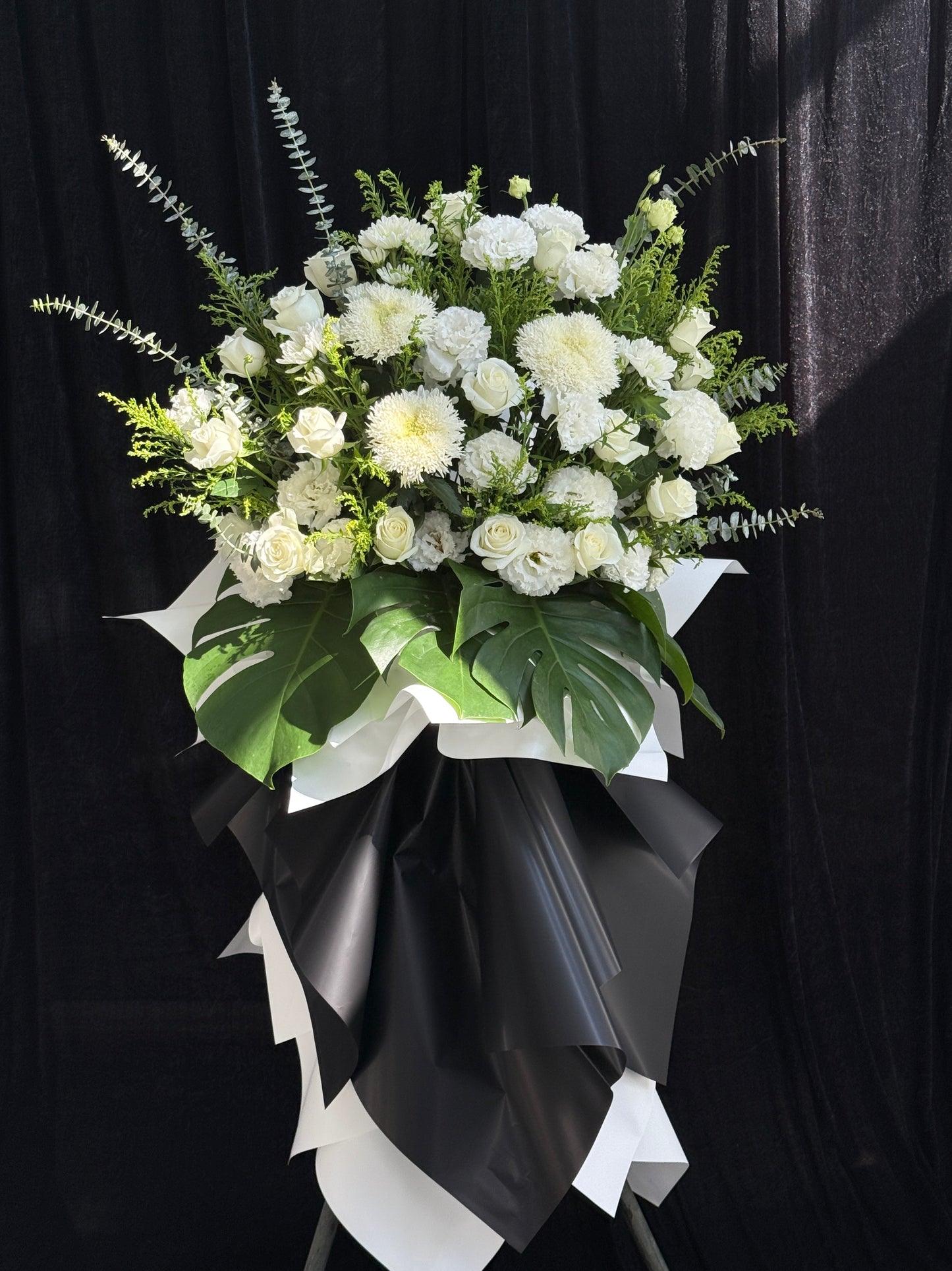 White Solace Sympathy Stand (CF 05)